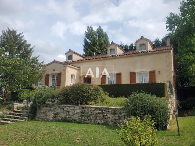 Maison 8 pièces 1 727 m²