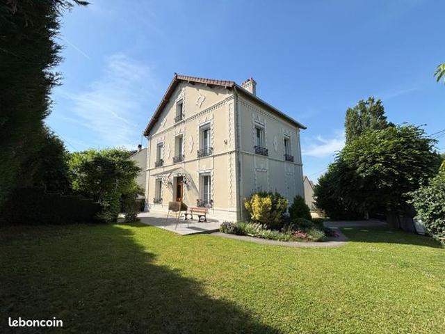 Maison 8 pièces 204 m²
