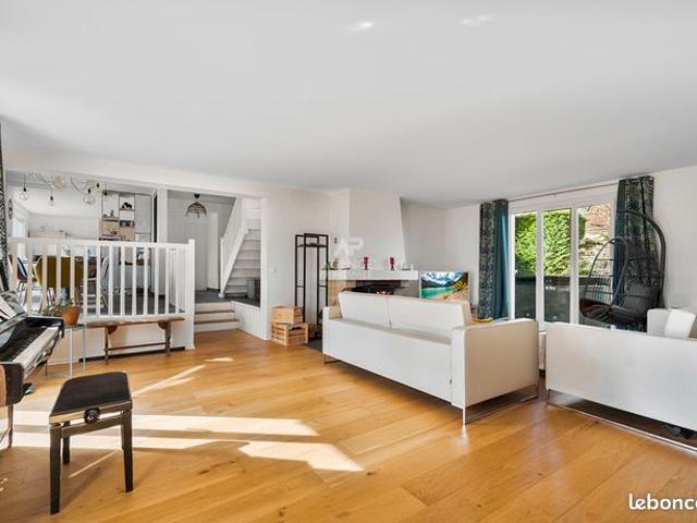 Maison 8 pièces 204 m²