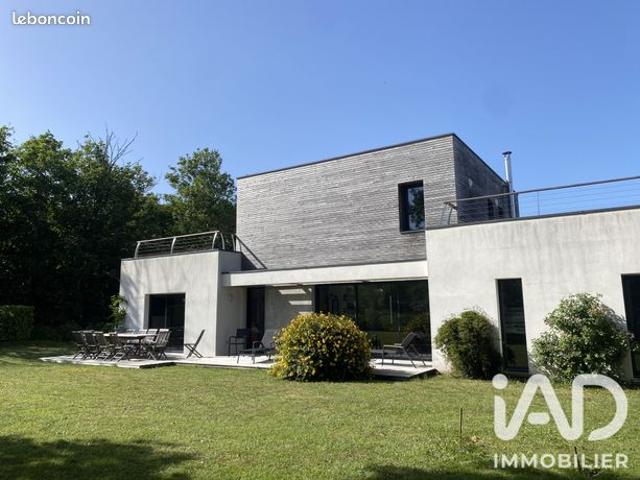 Maison 8 pièces 204 m²