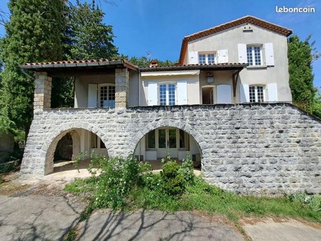 Maison 8 pièces 204 m²