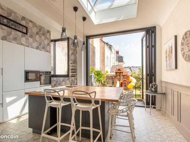 Maison 8 pièces 204 m²