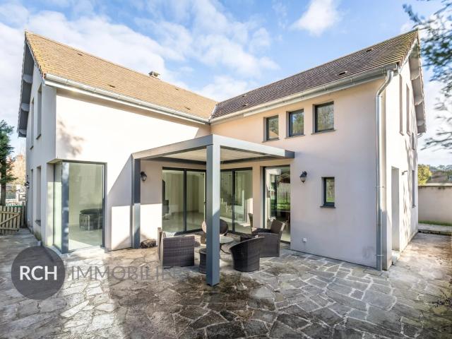 Maison 8 pièces 205 m²