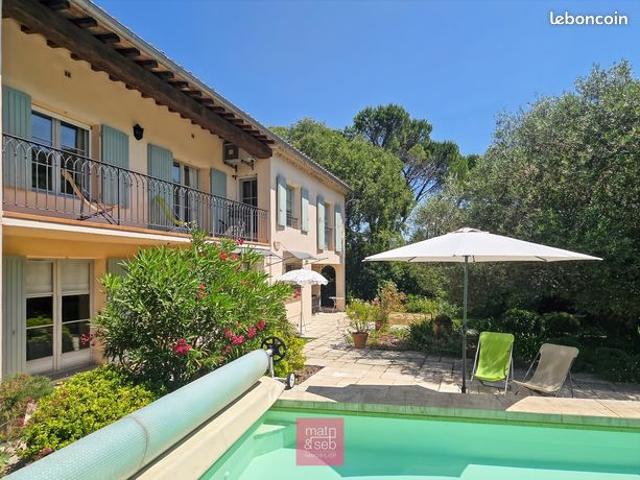 Maison 8 pièces 205 m²