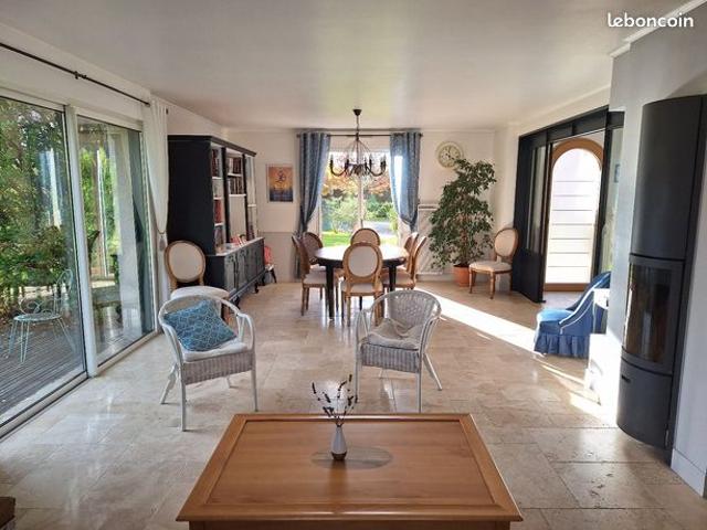 Maison 8 pièces 205 m²