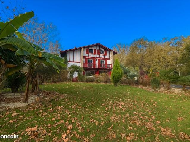 Maison 8 pièces 205 m²