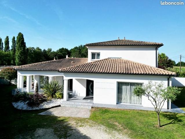 Maison 8 pièces 205 m²