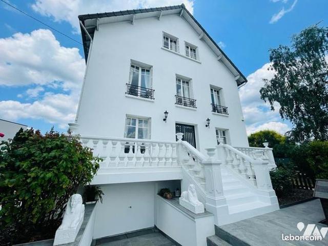 Maison 8 pièces 205 m²