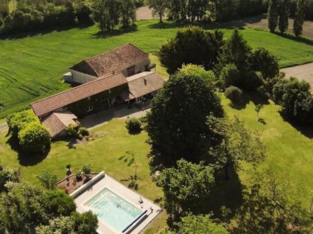 Maison 8 pièces 205 m²