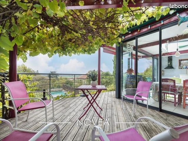 Maison 8 pièces 205 m²