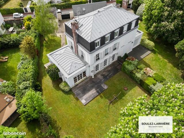 Maison 8 pièces 205 m²