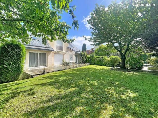 Maison 8 pièces 205 m²