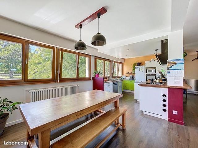 Maison 8 pièces 205 m²