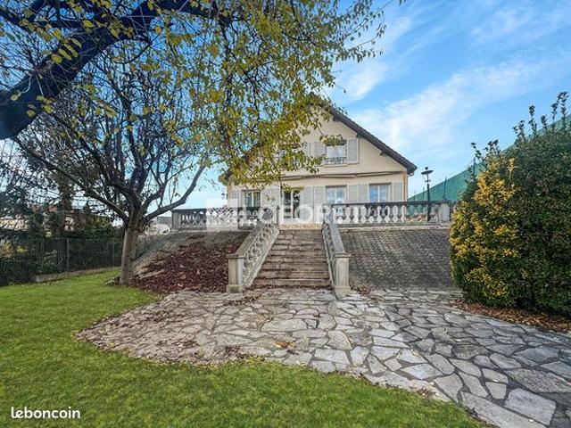Maison 8 pièces 205 m²