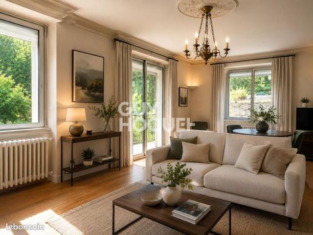 Maison 8 pièces 205 m²