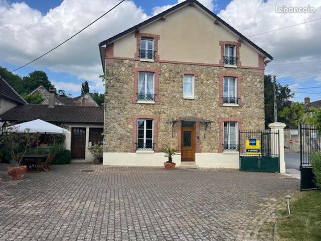Maison 8 pièces 205 m²