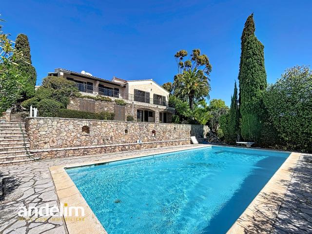 Maison 8 pièces 205 m²