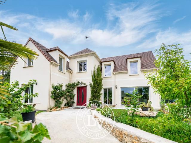 Maison 8 pièces 205 m²