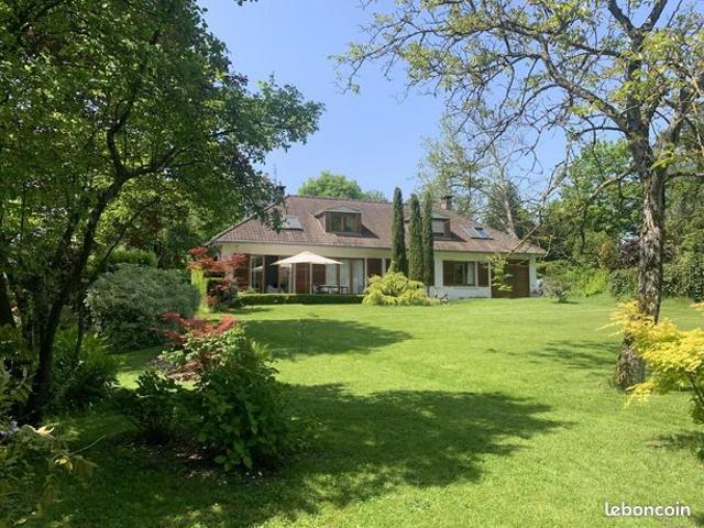 Maison 8 pièces 205 m²