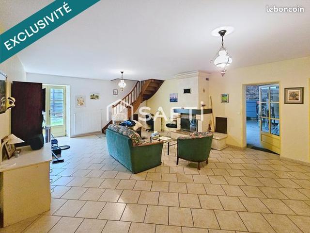 Maison 8 pièces 205 m²
