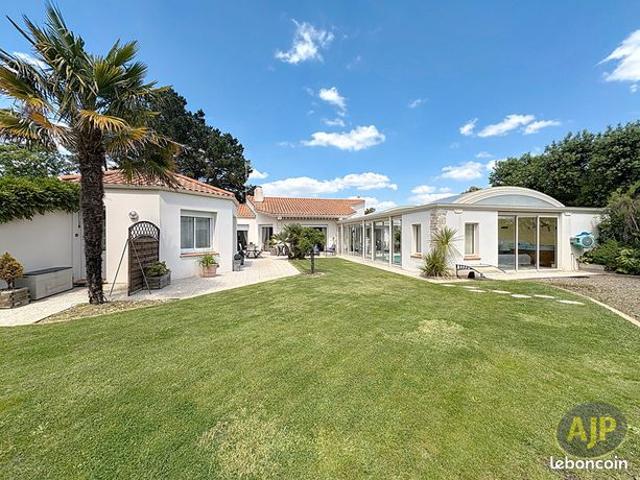 Maison 8 pièces 205 m²