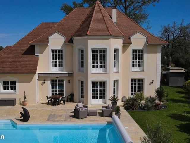 Maison 8 pièces 205 m²