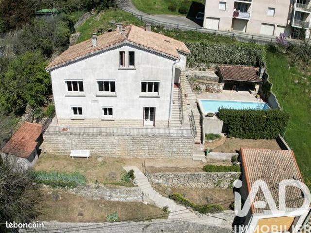 Maison 8 pièces 205 m²