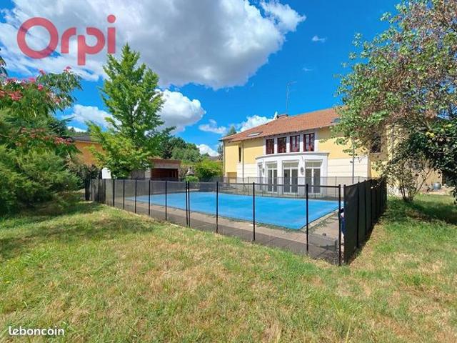 Maison 8 pièces 205 m²