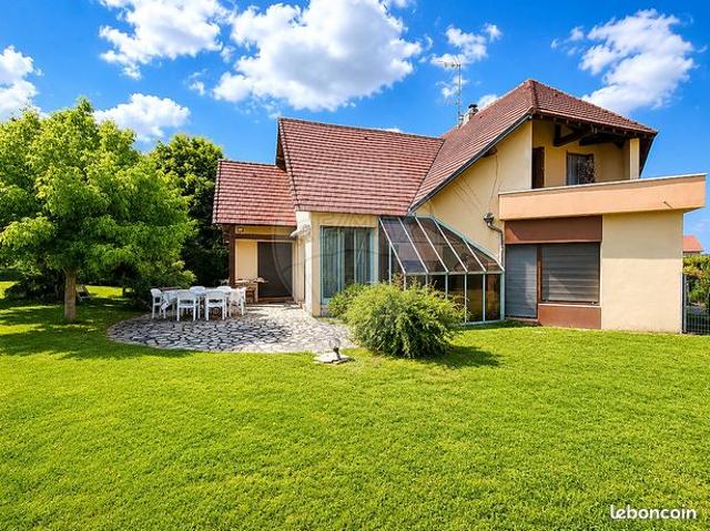 Maison 8 pièces 205 m²