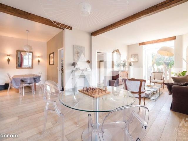 Maison 8 pièces 205 m²