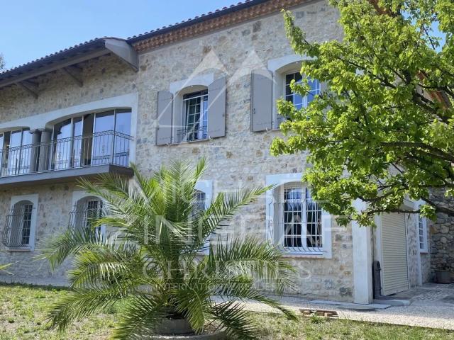 Maison 8 pièces 205 m²