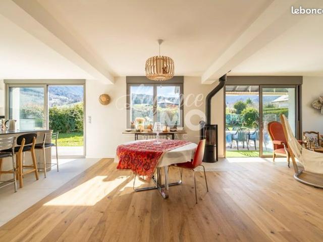 Maison 10 pièces 205 m²