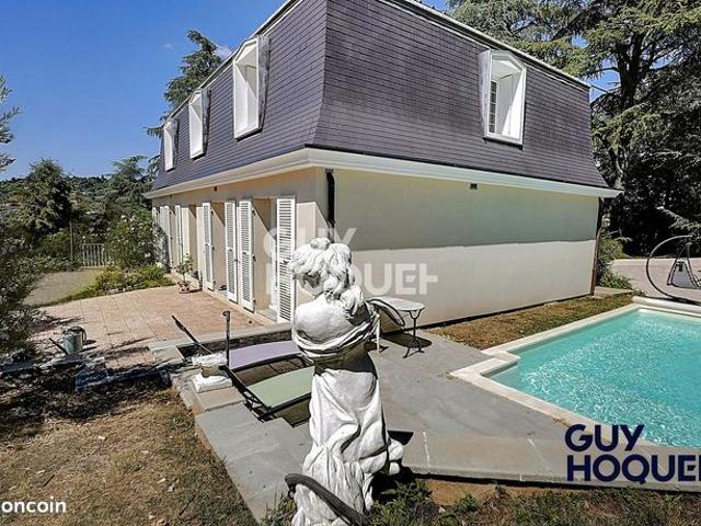 Maison 8 pièces 205 m²