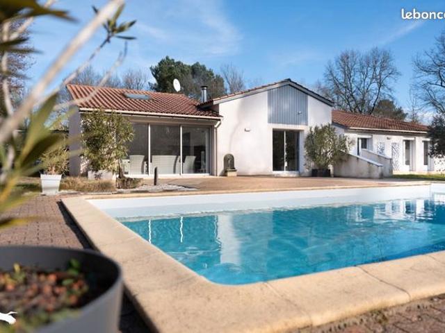 Maison 8 pièces 205 m²