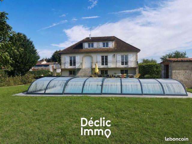 Maison 8 pièces 205 m²