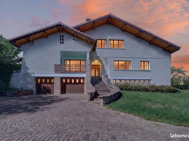 Maison 8 pièces 206 m²