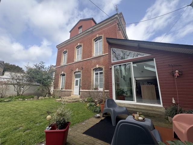 Maison 8 pièces 206 m²