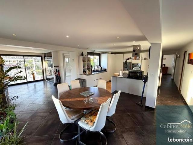Maison 8 pièces 206 m²