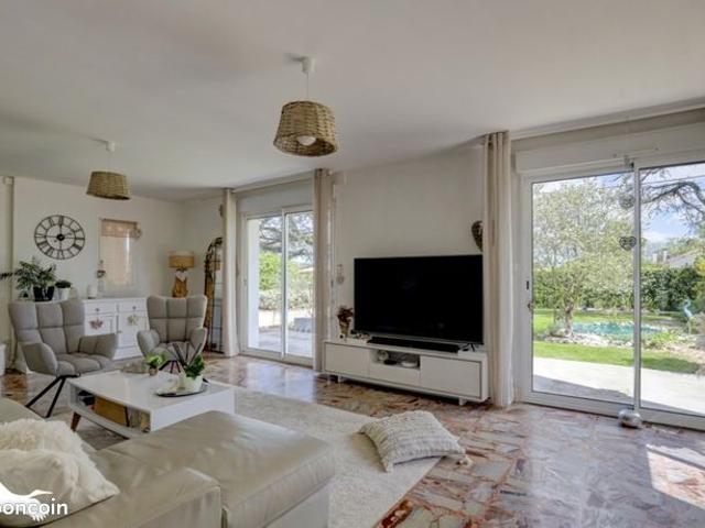 Maison 8 pièces 206 m²