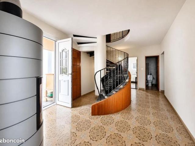 Maison 8 pièces 206 m²