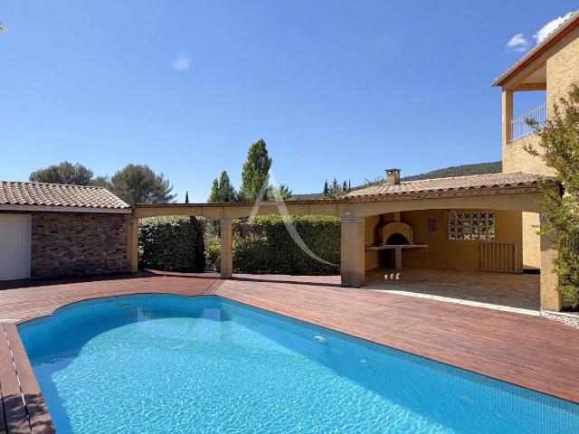 Maison 8 pièces 207 m²