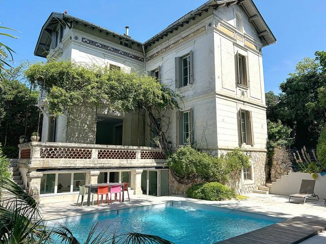Maison 8 pièces 207 m²