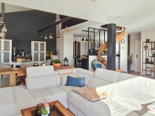 Maison 8 pièces 207 m²