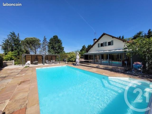 Maison 8 pièces 207 m²