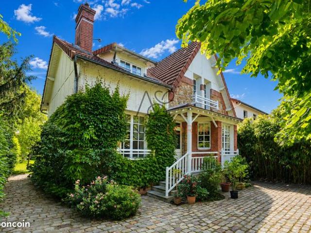Maison 8 pièces 207 m²