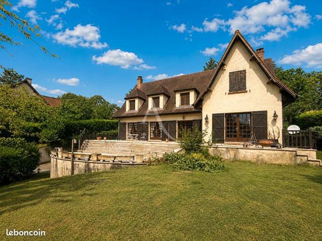 Maison 8 pièces 207 m²