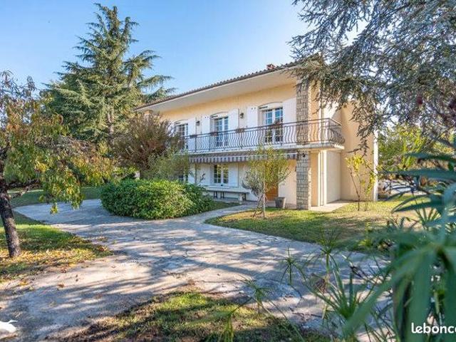 Maison 8 pièces 207 m²