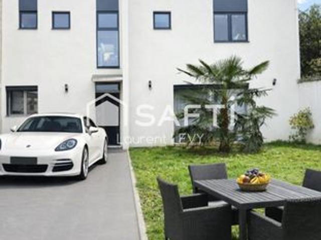 Maison 8 pièces 207 m²