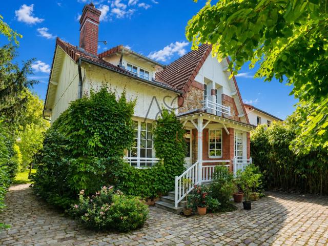 Maison 8 pièces 207 m²