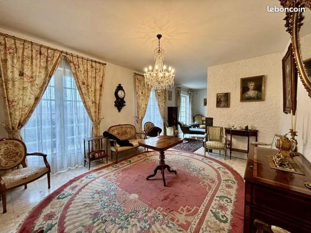 Maison 8 pièces 207 m²